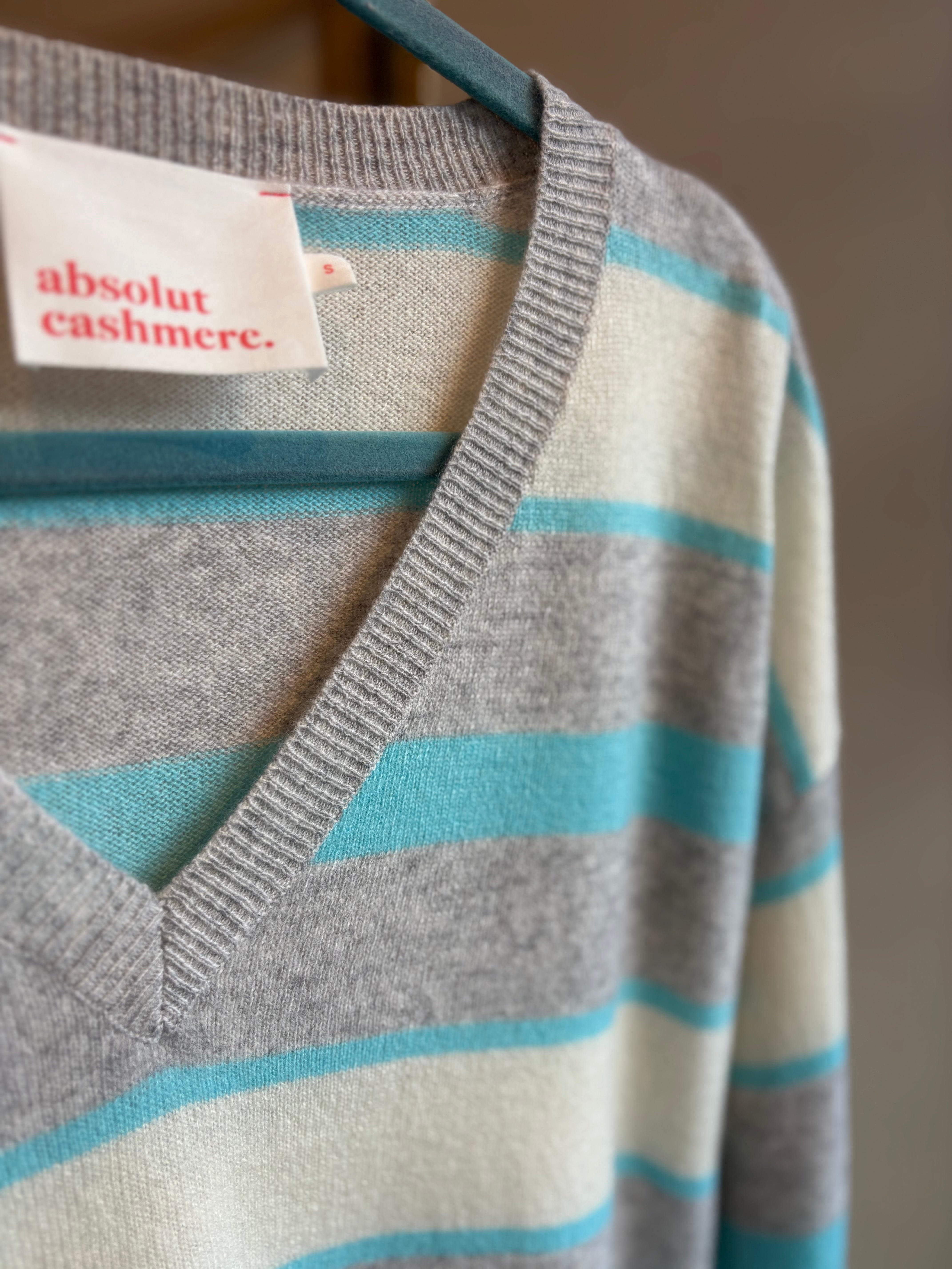 Alvara V-neck Jumper - Light Blue/Grey