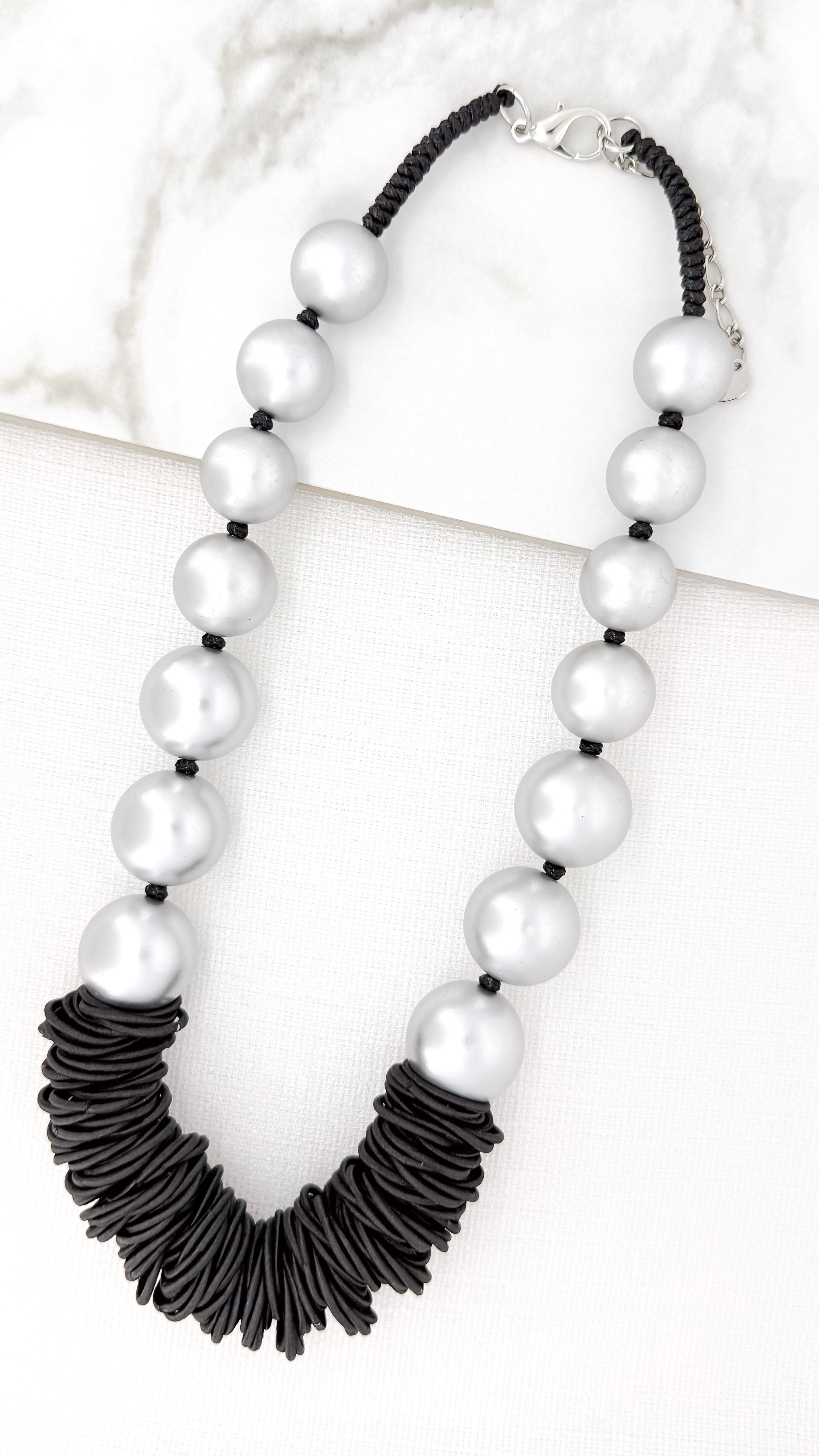 Short Necklace - Black/Silver