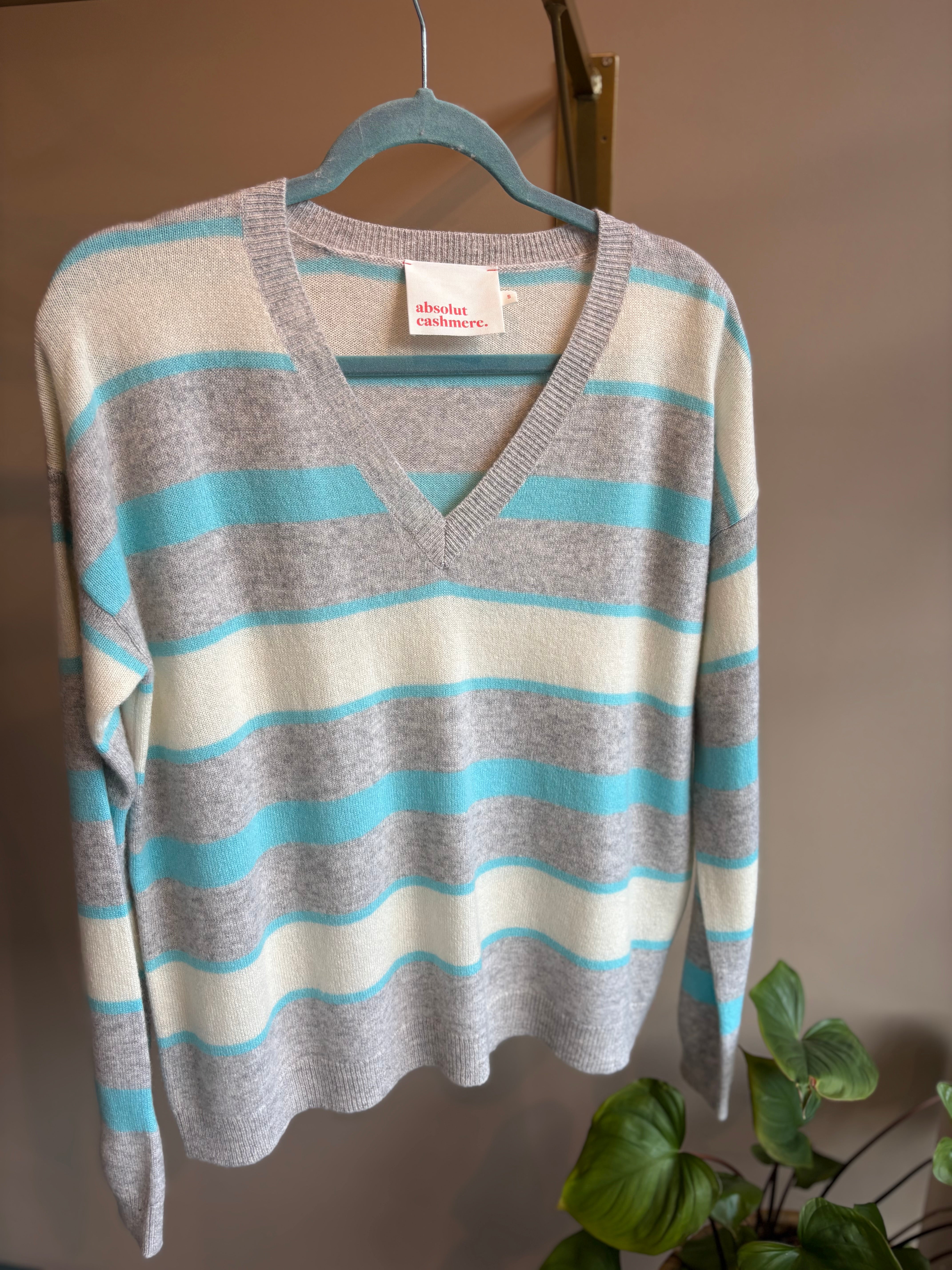 Alvara V-neck Jumper - Light Blue/Grey