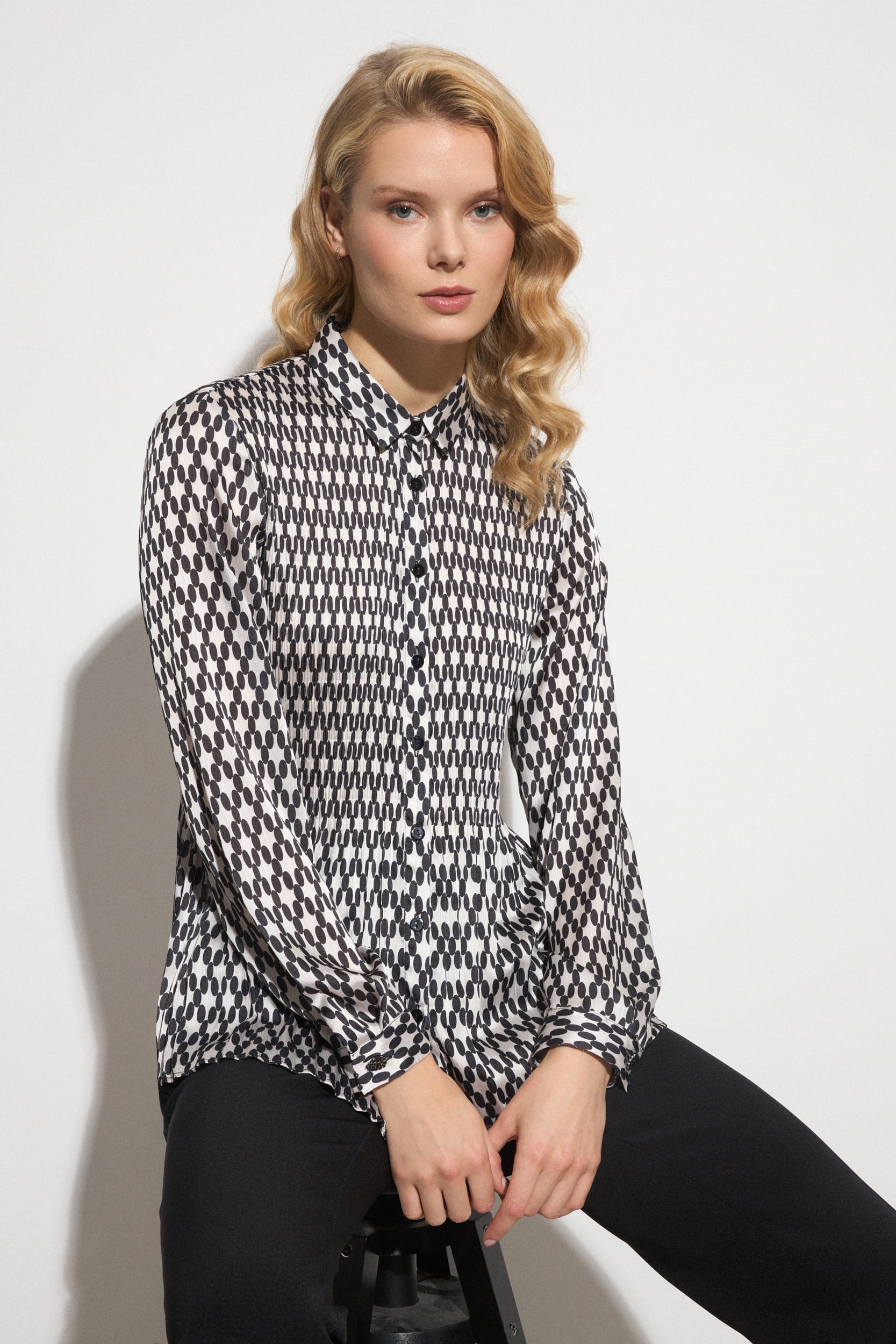 Thiar Pleated Shirt - Black/Cream